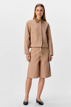 Load image into Gallery viewer, Avery Bermuda Jeans - Sandshell

