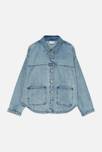 Afbeelding in Gallery-weergave laden, Jamie Denim Shacket - Light Blue Denim
