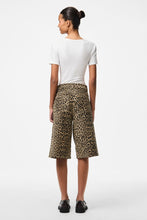 Carregar imagem no visualizador da galeria, Salume Wide Denim Shorts - White Pepper Leo
