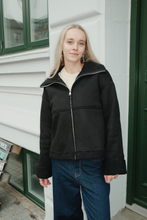 Carica l'immagine nel visualizzatore di Gallery, Shearling Zipper Coat - Black
