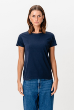 Carica l&#39;immagine nel visualizzatore di Gallery, T -shirt di base - blu scuro
