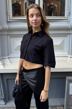Carica l'immagine nel visualizzatore di Gallery, Noemi Short Shirt - Black
