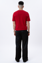 Load image into Gallery viewer, Basic Vneck t-shirt - Red
