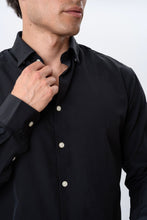 Carica l'immagine nel visualizzatore di Gallery, The Original Premium Performance Shirt - Black
