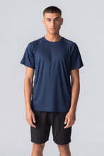 Carica l&#39;immagine nel visualizzatore di Gallery, T -shirt da allenamento - blu scuro
