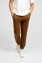 Load image into Gallery viewer, Basic Sweatpants - Brown
