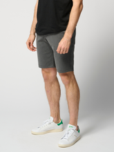 Carica l'immagine nel visualizzatore di Gallery, L'originale Performance Shorts - grigio scuro
