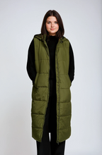 Charger l&#39;image dans la galerie, Long Puffer Vest - vert foncé
