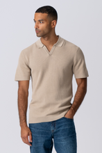 Cargar imagen en el visor de la galería, George Knitted Polo - Beige
