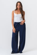 Cargar imagen en el visor de la galería, Leah Loose Pants - Dark Navy
