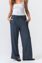 Carregar imagem no visualizador da galeria, Leah Loose Pants - Grey
