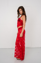 Cargar imagen en el visor de la galería, Florence Lace Skirt - Red
