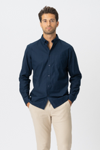 Carica l&#39;immagine nel visualizzatore di Gallery, L&#39;originale Performance Shirt Oxford - Navy Blazer
