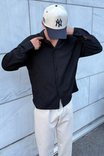 Carica l'immagine nel visualizzatore di Gallery, Aidan Shirt - Black

