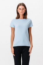 Carica l'immagine nel visualizzatore di Gallery, Basic T-shirt - Sky Blue
