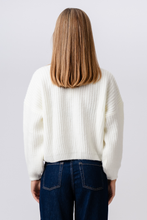 Cargar imagen en el visor de la galería, Gabriela Knit - White

