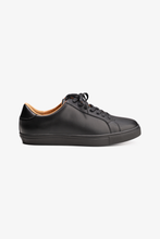 Carica l'immagine nel visualizzatore di Gallery, Classic Sneaker - Black/Black
