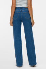 Load image into Gallery viewer, Tessa Wide Pocket Jeans - Medium Blue Denim
