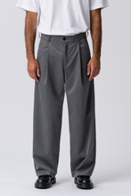 Cargar imagen en el visor de la galería, Performance Pants Wide Fit - Light Grey
