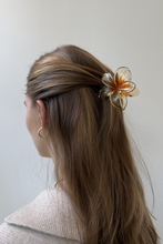 Load image into Gallery viewer, Flower Hair Clip - White
