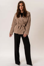 Cargar imagen en el visor de la galería, Sia Short Trenchcoat - Camel
