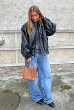 Charger l'image dans la galerie, Elena Oversized Jacket - Black
