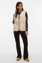 Carica l'immagine nel visualizzatore di Gallery, Cleo Short Waistcoat - Oatmeal
