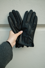 Charger l'image dans la galerie, Leather Gloves - Black
