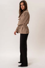 Cargar imagen en el visor de la galería, Sia Short Trenchcoat - Camel
