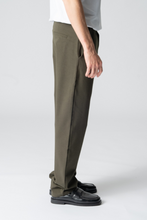 Carica l'immagine nel visualizzatore di Gallery, Performance Pants Wide - Army Green
