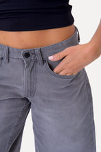 Carica l'immagine nel visualizzatore di Gallery, Denim Shorts - Grey
