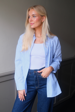 Carica l'immagine nel visualizzatore di Gallery, Layla Striped Shirt - Light Blue
