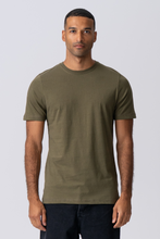 Carregar imagem no visualizador da galeria, T-shirt básica orgânica - Exército
