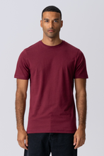 Load image into Gallery viewer, Organic Basic T-shirt - Burgundy
