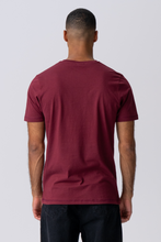Load image into Gallery viewer, Organic Basic T-shirt - Burgundy

