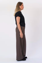 Charger l'image dans la galerie, Paloma Pinstripe Pants - Tobacco
