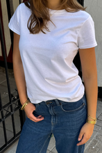 Carica l&#39;immagine nel visualizzatore di Gallery, T -shirt di base - bianco
