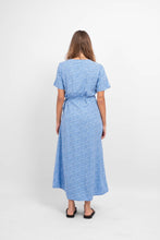 Carica l&#39;immagine nel visualizzatore di Gallery, Ema Elise Wrap Dress - Marina
