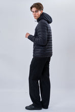 Carica l'immagine nel visualizzatore di Gallery, Hooded Light Puffer Jacket - Black
