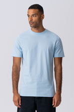 Charger l&#39;image dans la galerie, T-shirt de base organique - bleu clair
