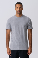 Carregar imagem no visualizador da galeria, T-shirt básica orgânica - Cinzento
