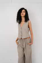 Cargar imagen en el visor de la galería, Elle Vest - Sand
