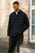 Carica l'immagine nel visualizzatore di Gallery, Tristan Overshirt - Dark Navy
