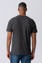 Charger l&#39;image dans la galerie, T-shirt de base biologique - gris foncé
