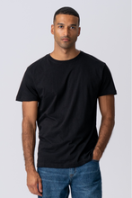 Charger l&#39;image dans la galerie, T-shirt de base biologique - noir
