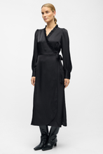 Carregar imagem no visualizador da galeria, Chilli Wrap Dress - Black
