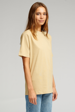 Carica l'immagine nel visualizzatore di Gallery, T -shirt oversize - beige
