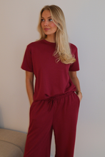 Load image into Gallery viewer, Leah Loose T-shirt - Burgundy
