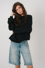 Charger l'image dans la galerie, Haliey Basic Crewneck - Black
