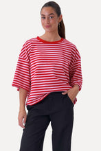 Cargar imagen en el visor de la galería, Zoe T-shirt - Red/Light Pink
